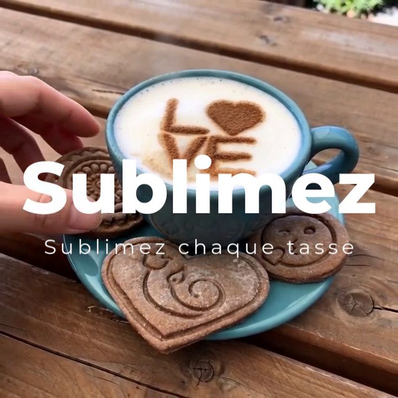 Sublimez chaque tasse : L&rsquo;art du pochoir pour cafés et cocktails